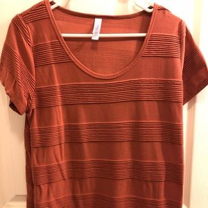 Medium Lularoe Classic T